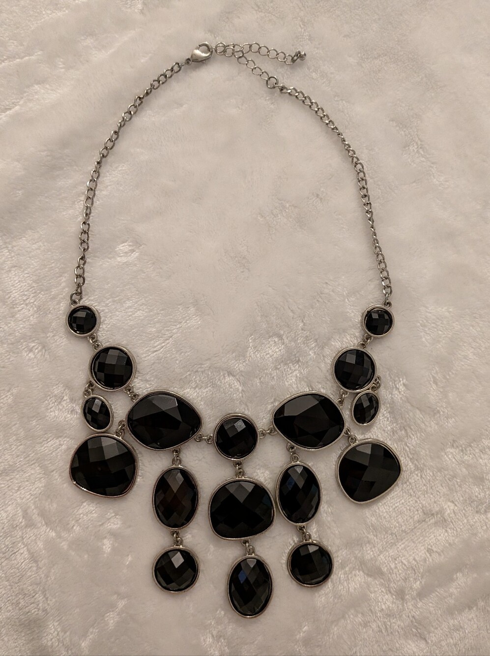 Black Faceted Stone Statement Necklace – Silver Tone